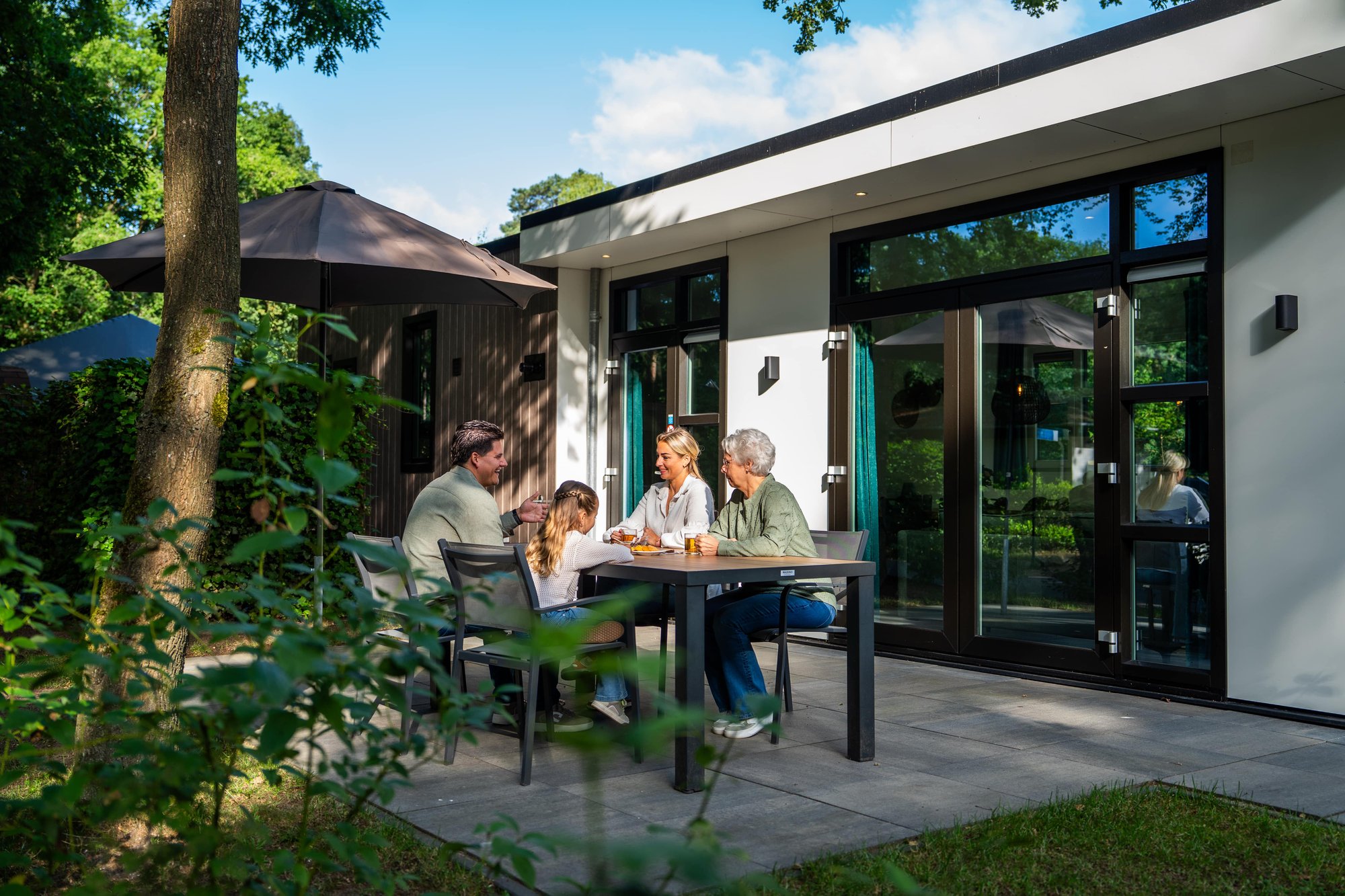 Recreatiepark t Gelloo - Vakantiegasten bij woning -05-min